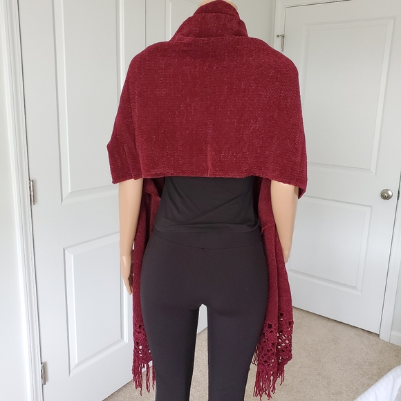 Scarf and wrap - Picture 3 of 4